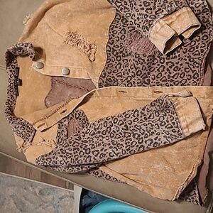 Cute distressed multi-print woman's denim jacket size M. EUC.